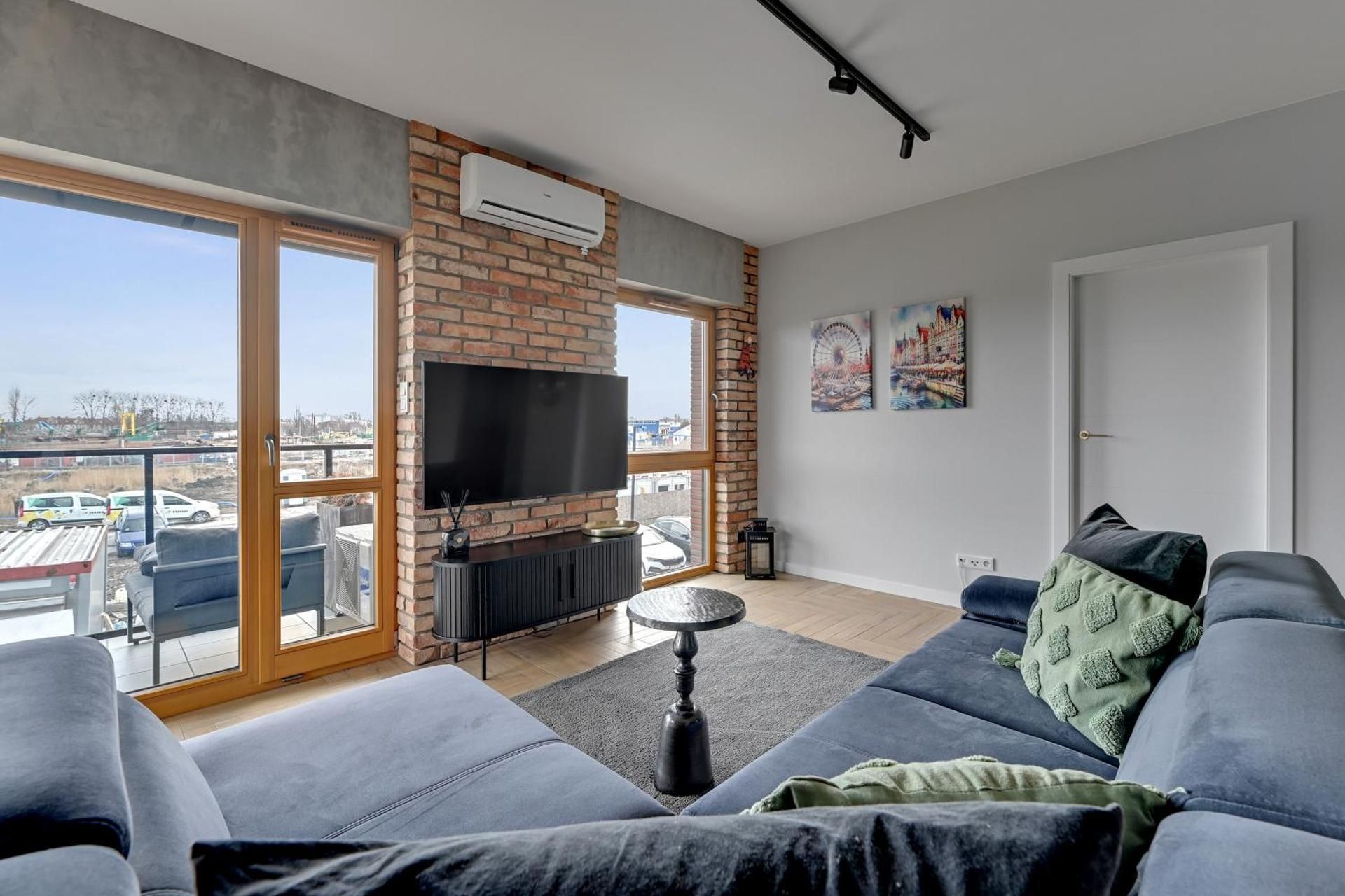 Deluxe One-Bedroom Apartment