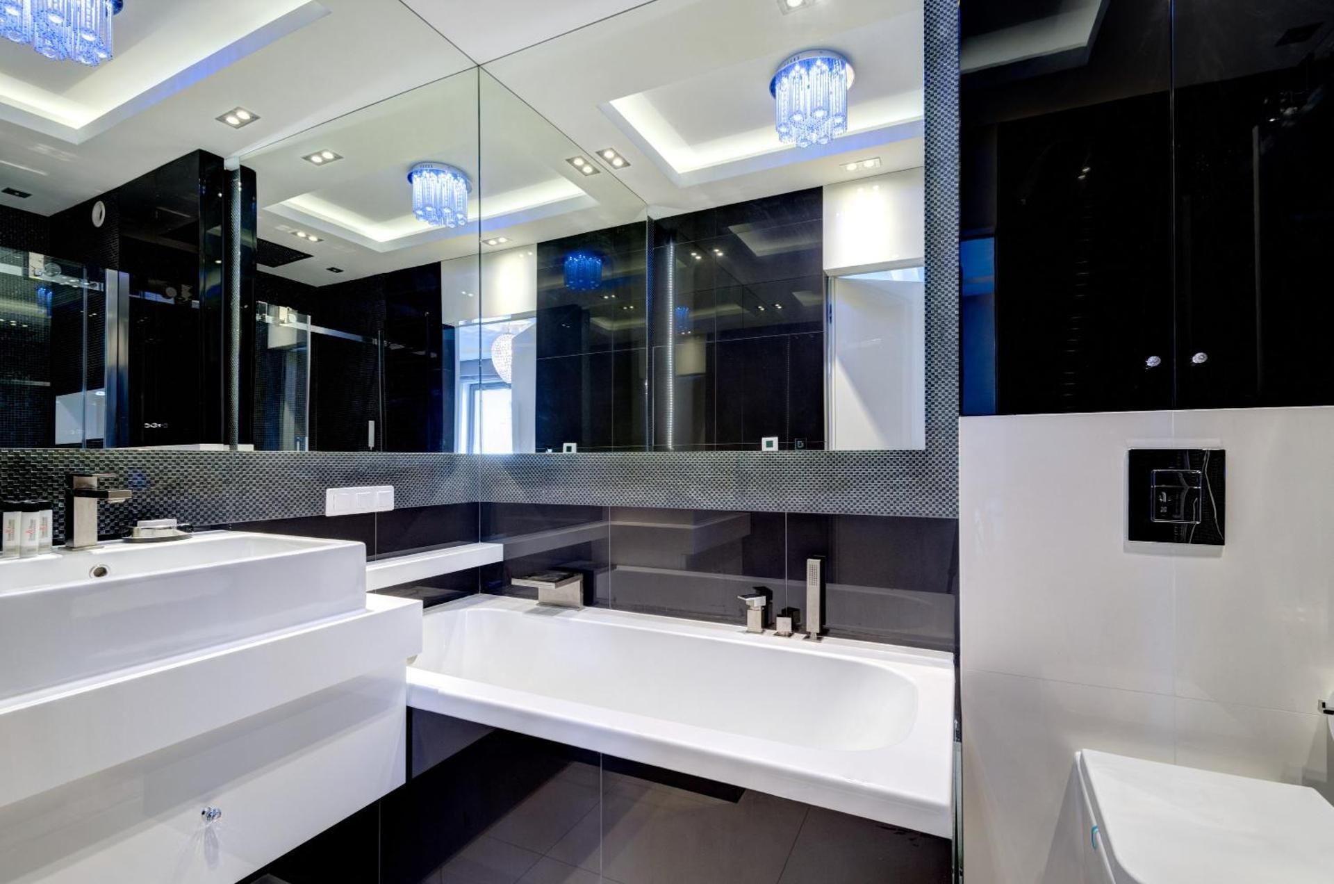 Premier Two-Bedroom Apartment with River View and Balcony (6 Adults)