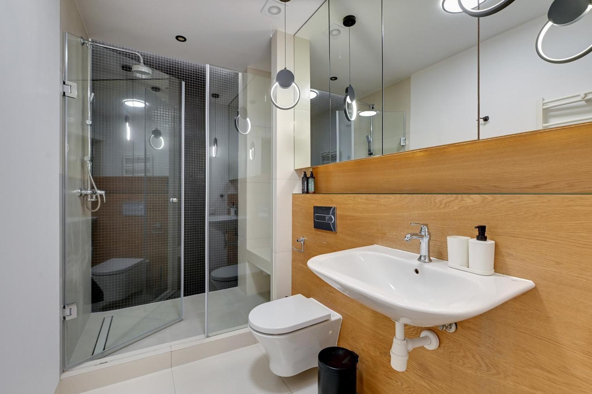 Waterlane Riverside SPA, Pool & Gym by Downtown Apartments Two-Bedroom Apartment 2