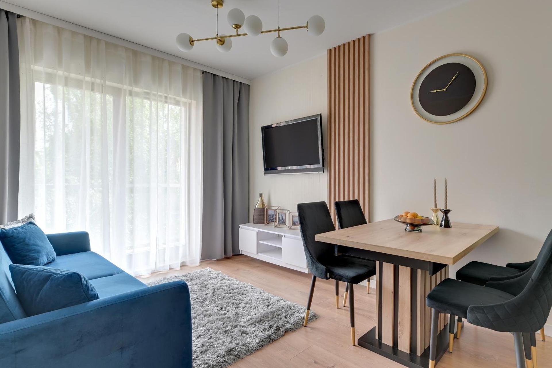 Waterlane Riverside SPA, Pool & Gym by Downtown Apartments One-Bedroom Apartment with Balcony 2