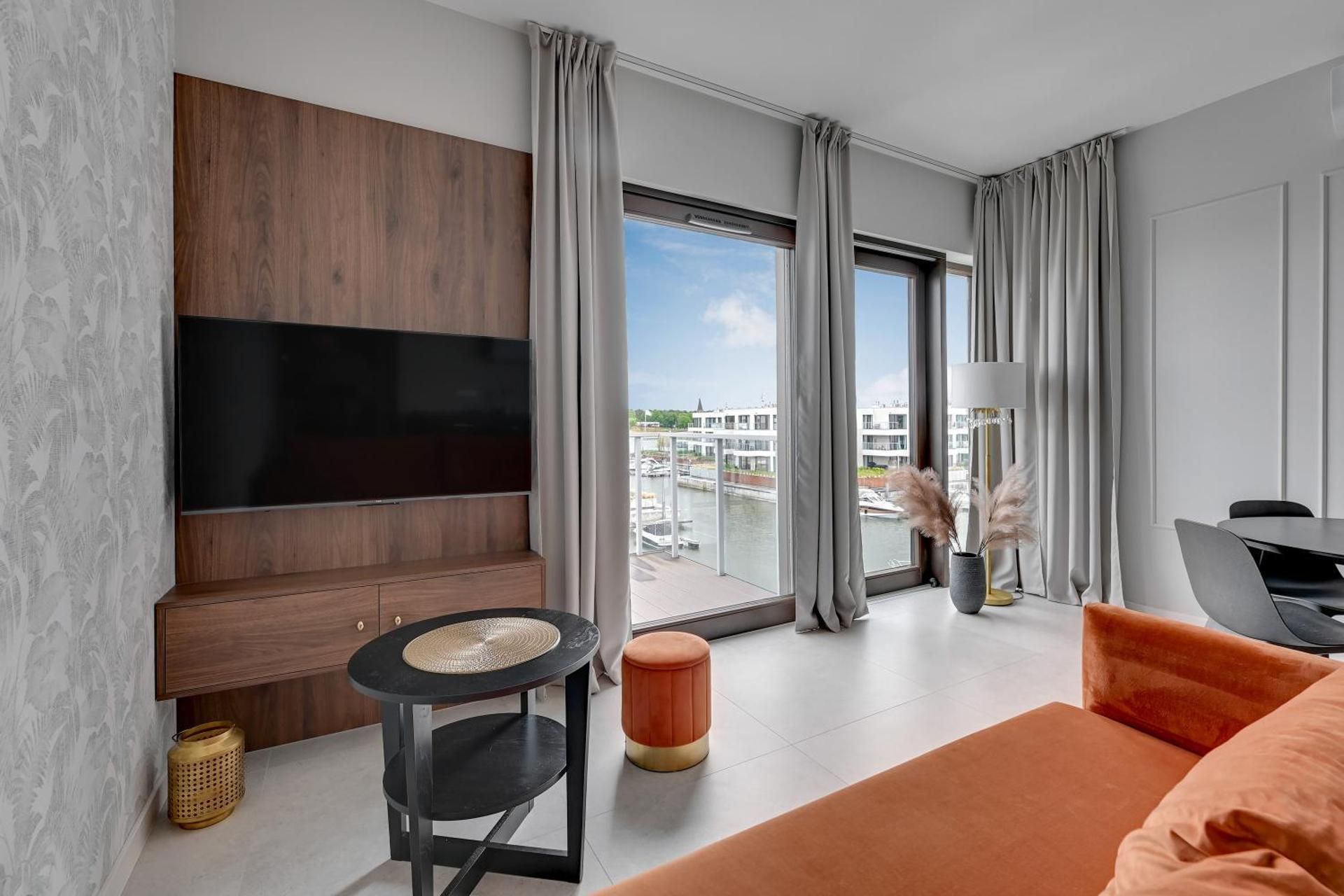 Superior One-Bedroom Apartment