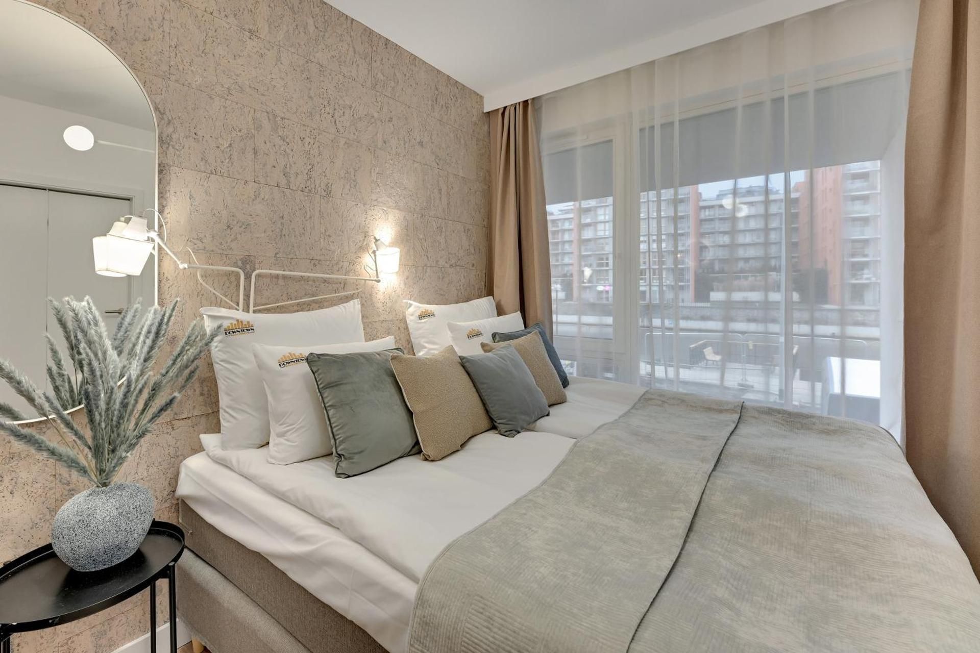 One-Bedroom Deluxe Apartment