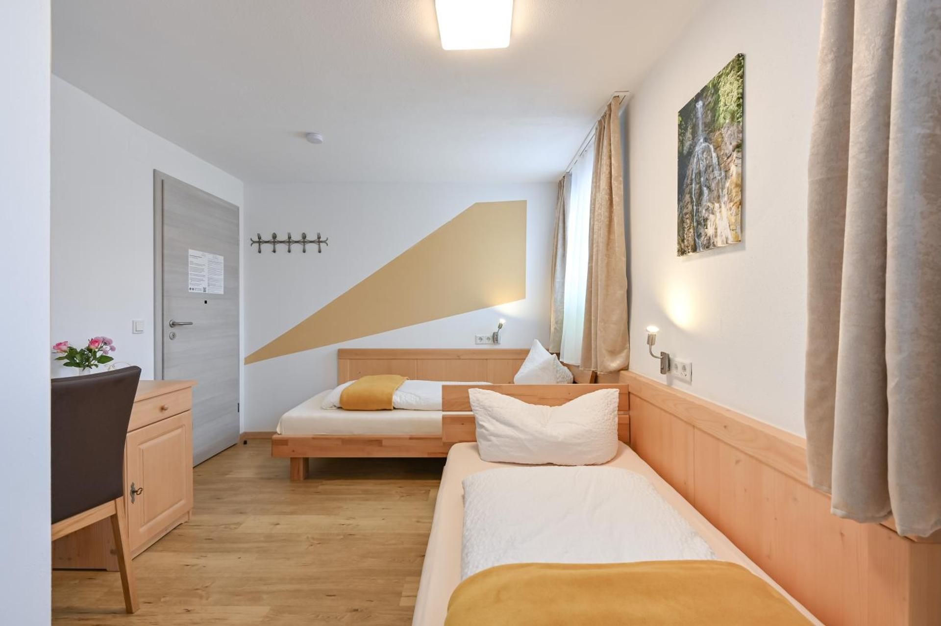 Pension Freiheit Standard Twin Room 2