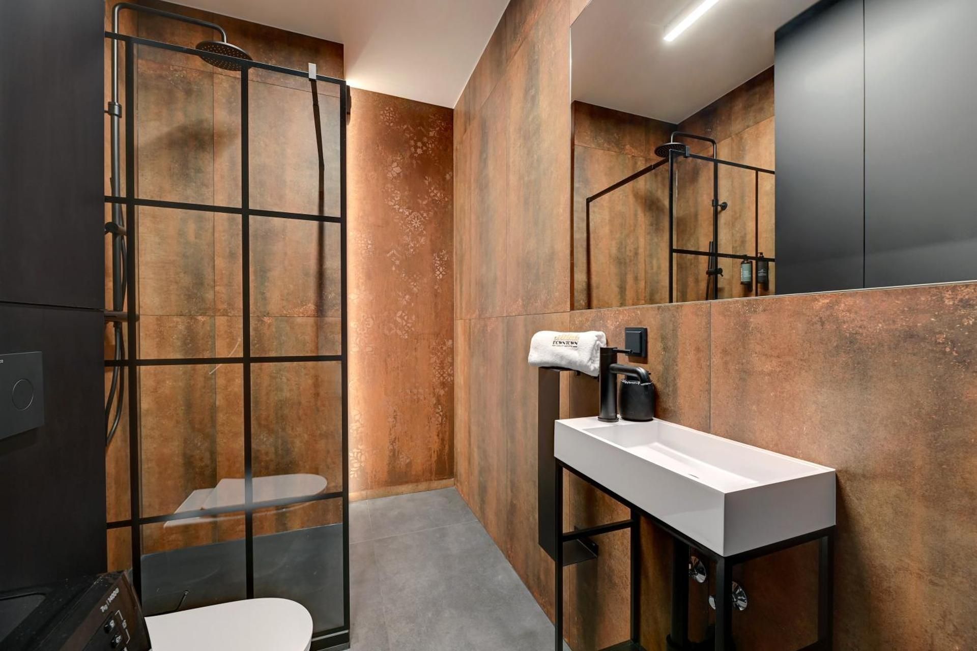One-Bedroom Apartment with Balcony