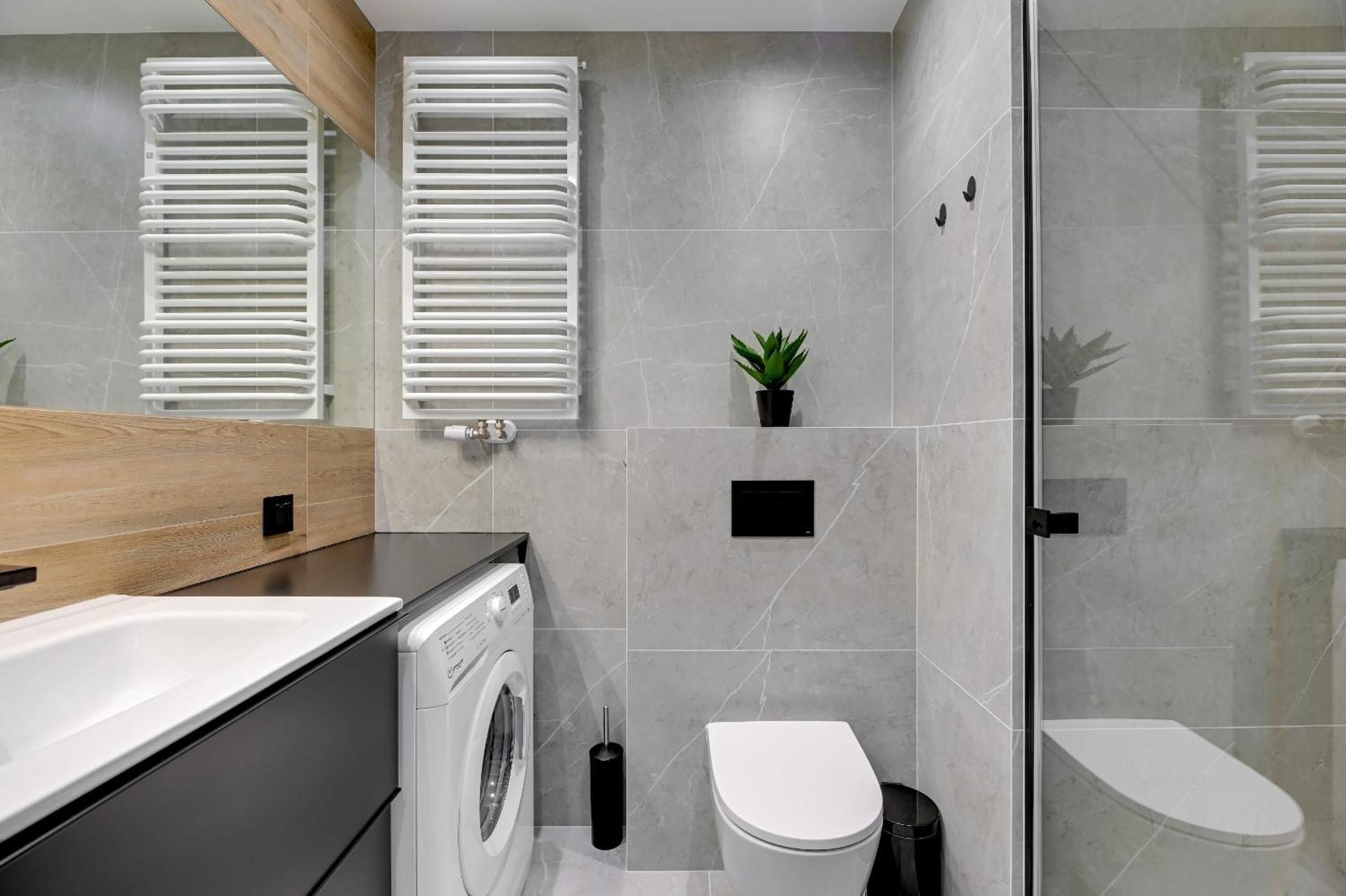 DOKI Living - Foodhall & Parking by Downtown Apartments Apartment with Balcony 2