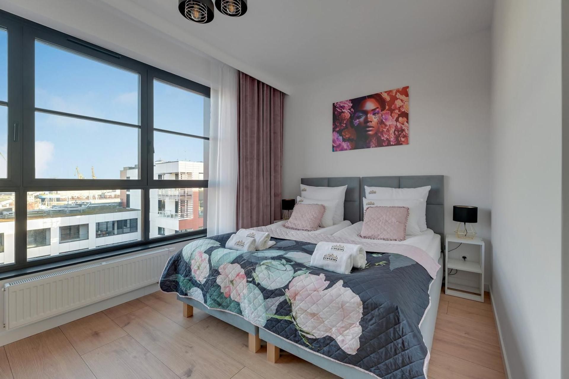 Two-Bedroom Deluxe Apartment with Balcony