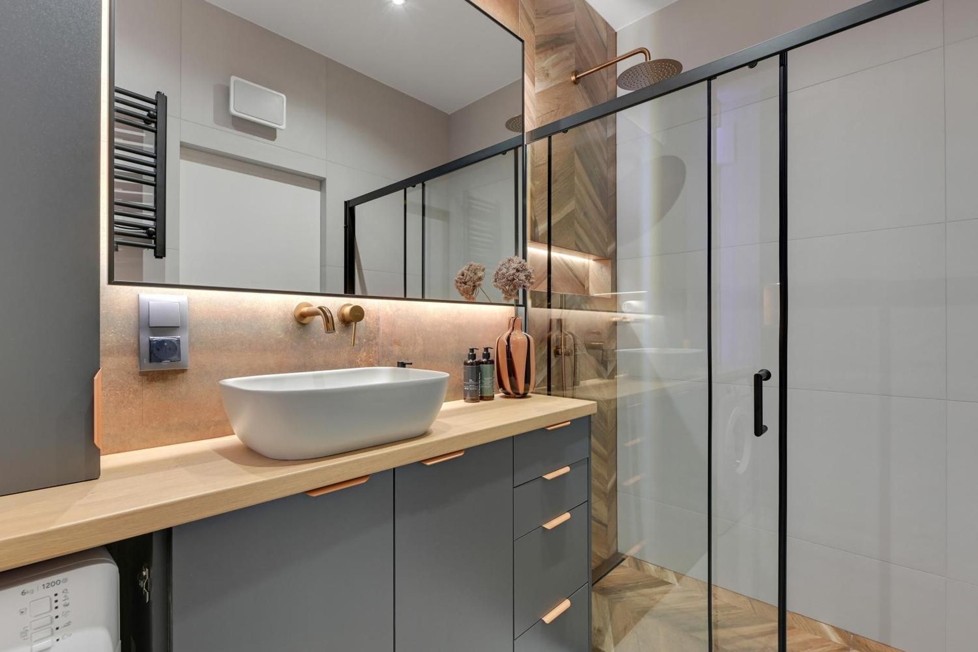 Deluxe One-Bedroom Apartment