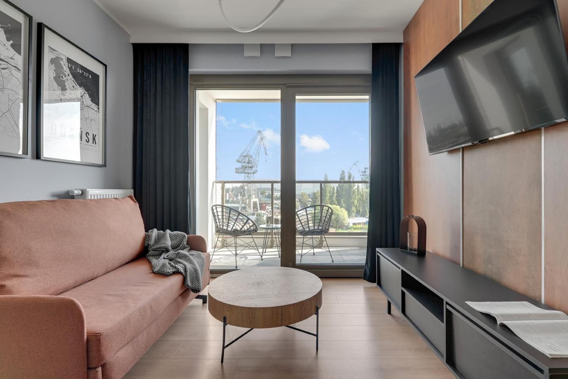 Deluxe One-Bedroom Apartment