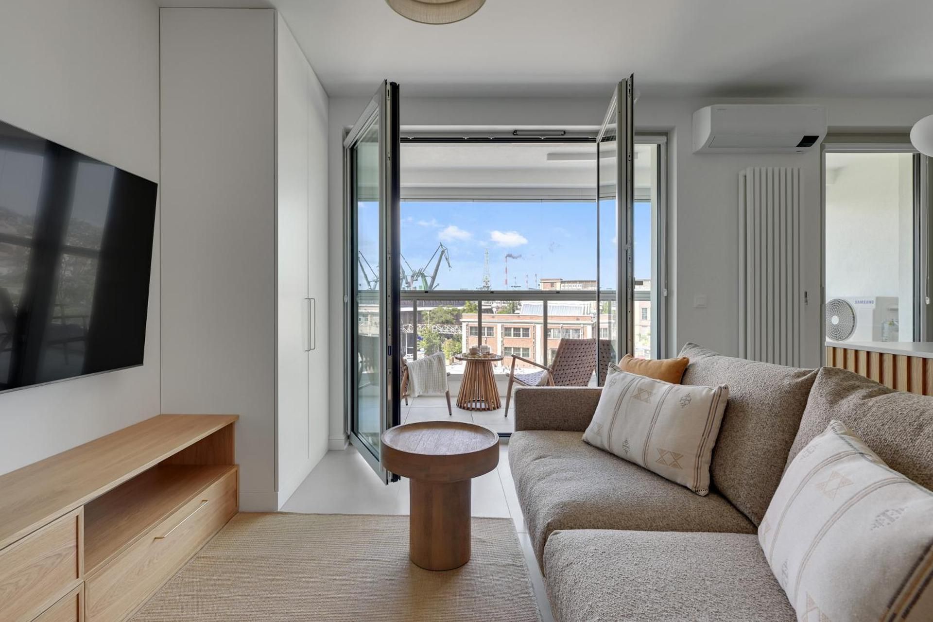 King Studio with Sofa Bed