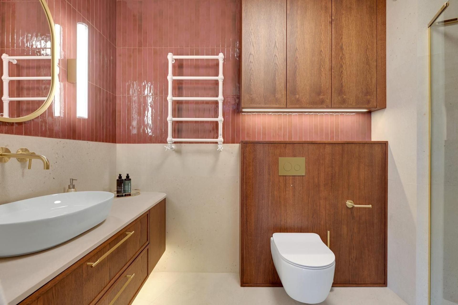 Deluxe One-Bedroom Apartment