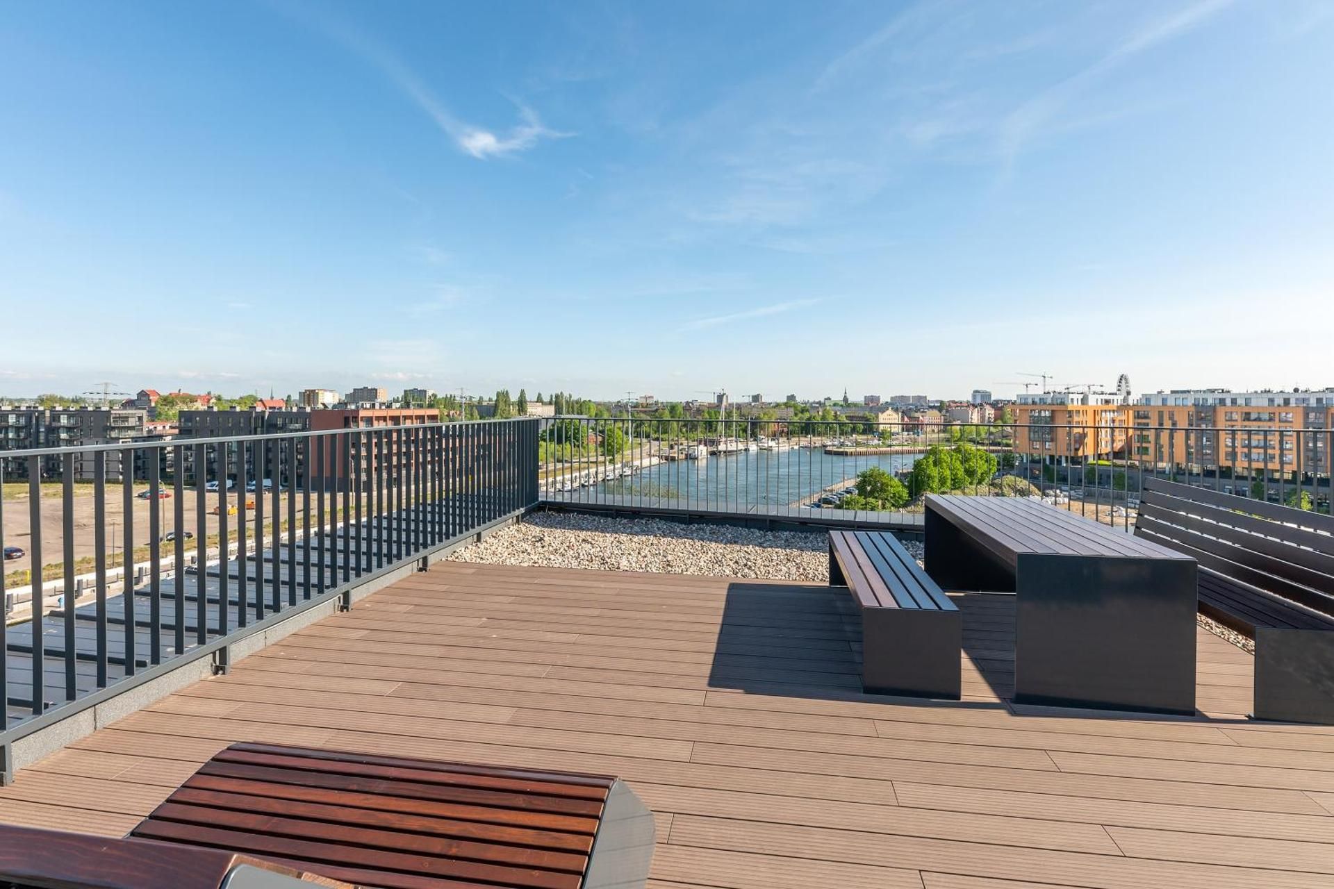 Chlebova - Riverside View Terrace, Free Parking, Gym & Kidsplay by Downtown Apartments Superior Apartment