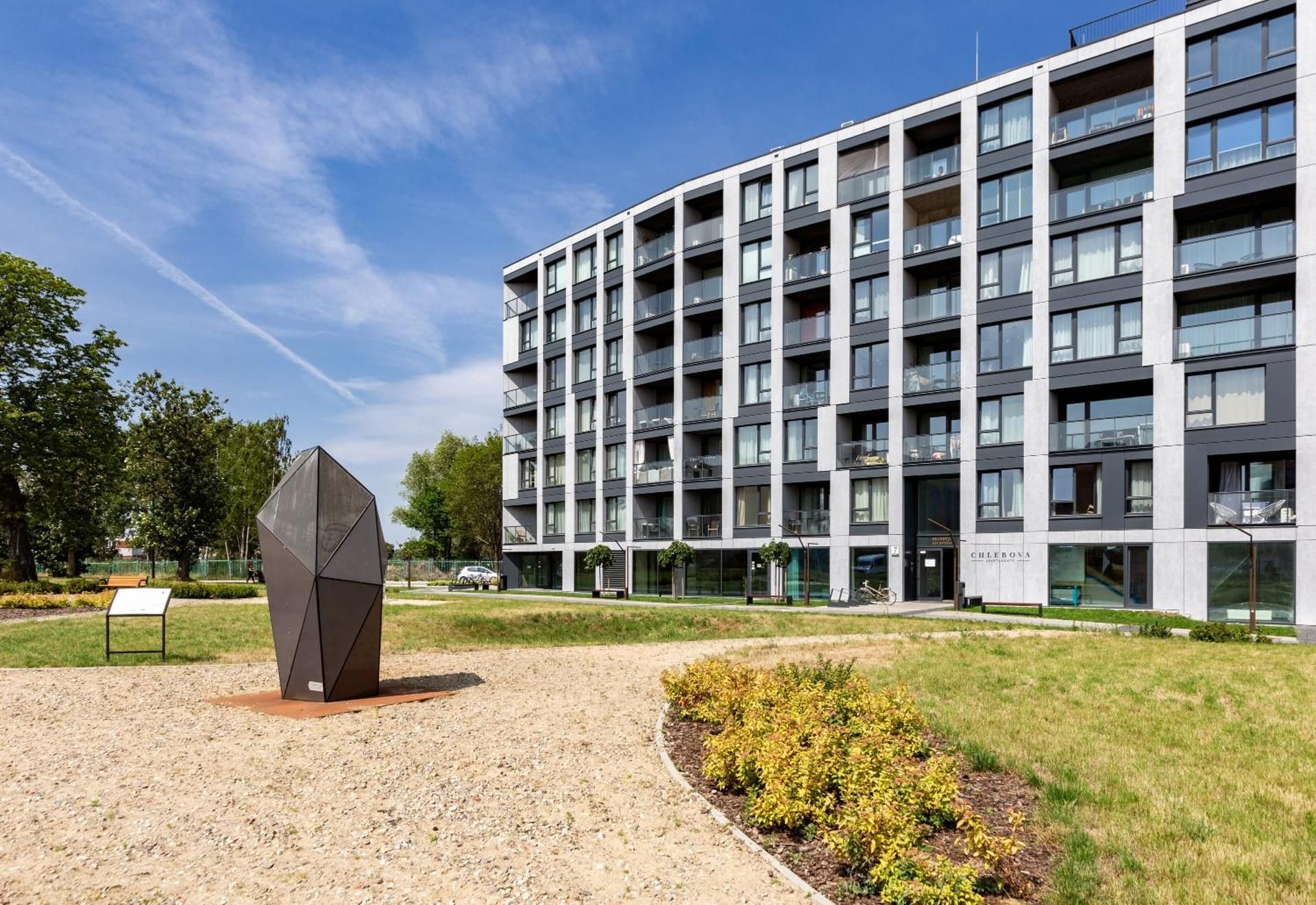 Chlebova - Riverside View Terrace, Free Parking, Gym & Kidsplay by Downtown Apartments