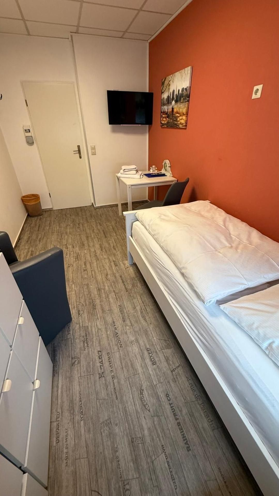 Single Room with Shared Bathroom