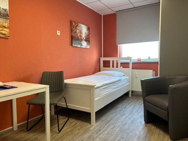 Budget Single Room with Shared Bathroom