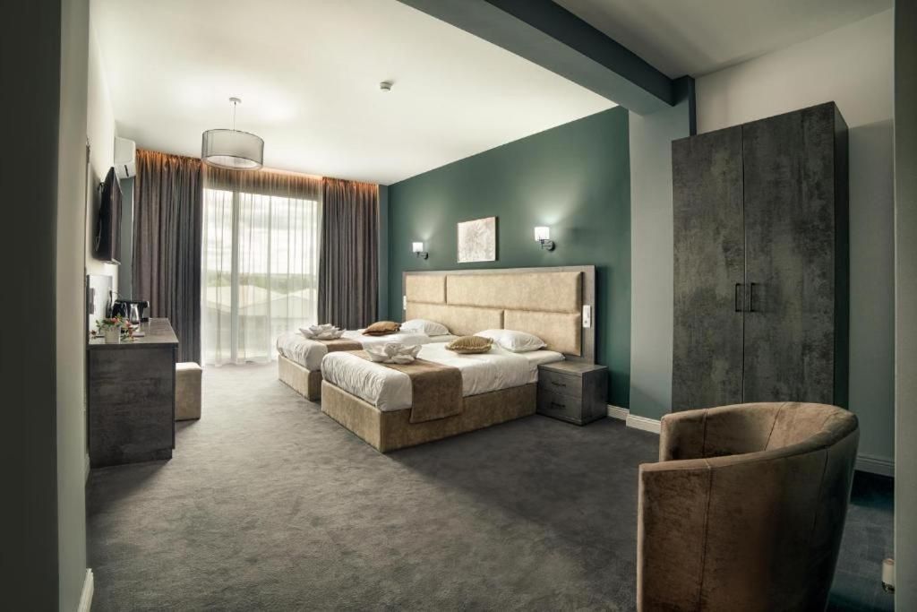 Standard Queen Room
