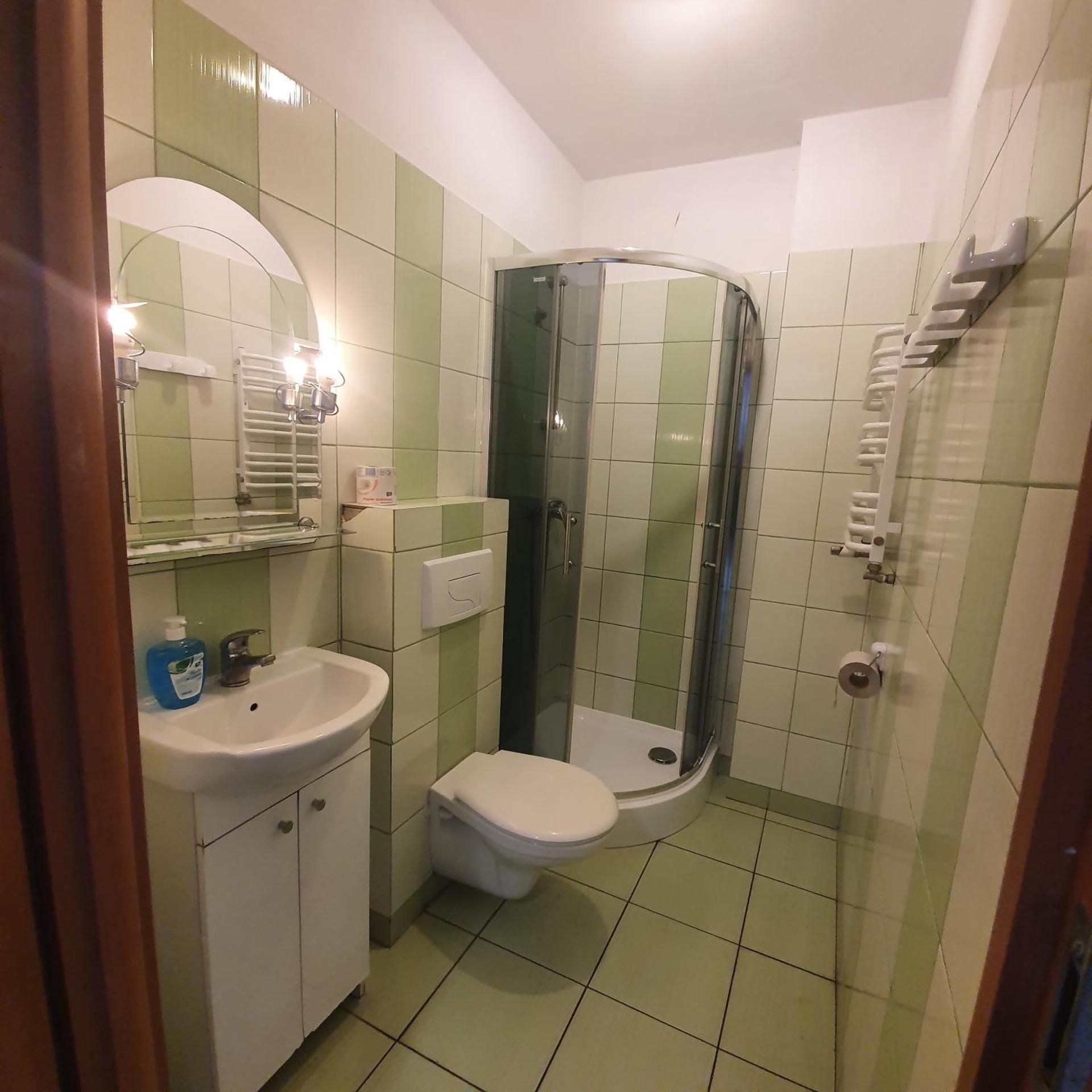 Western Hills Family Room with Private Bathroom 2