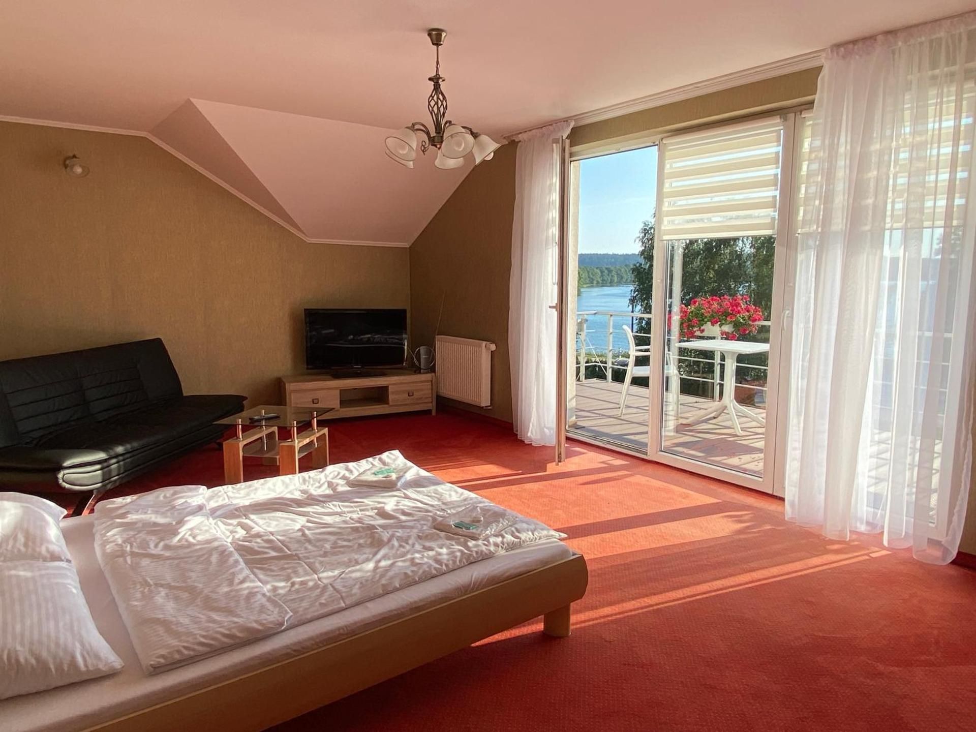 Apartment with Lake View