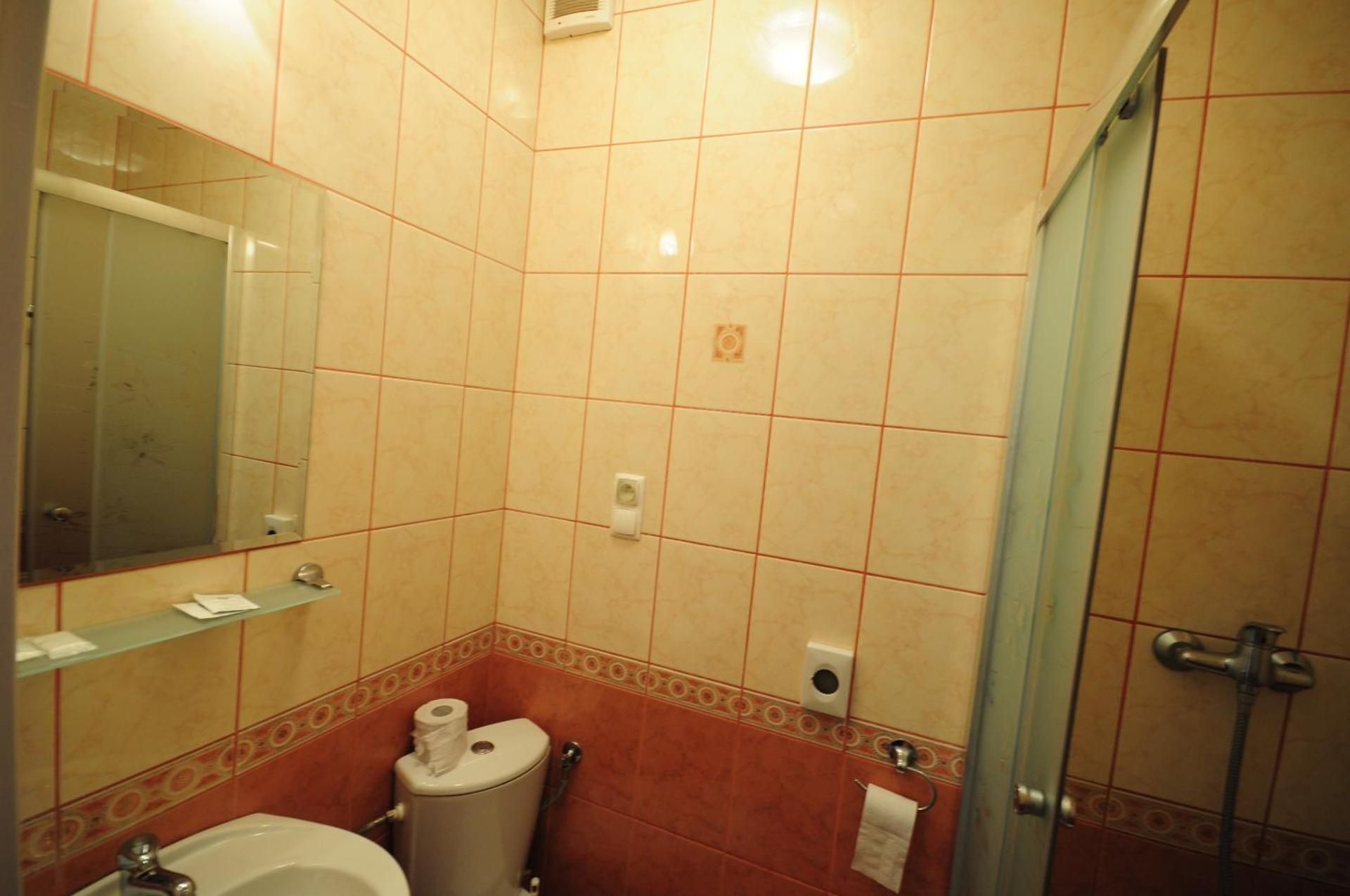 Single Room With Private Bathroom