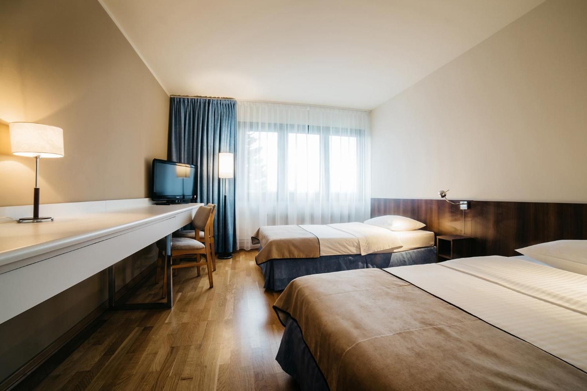 Superior Twin Room with Lake View