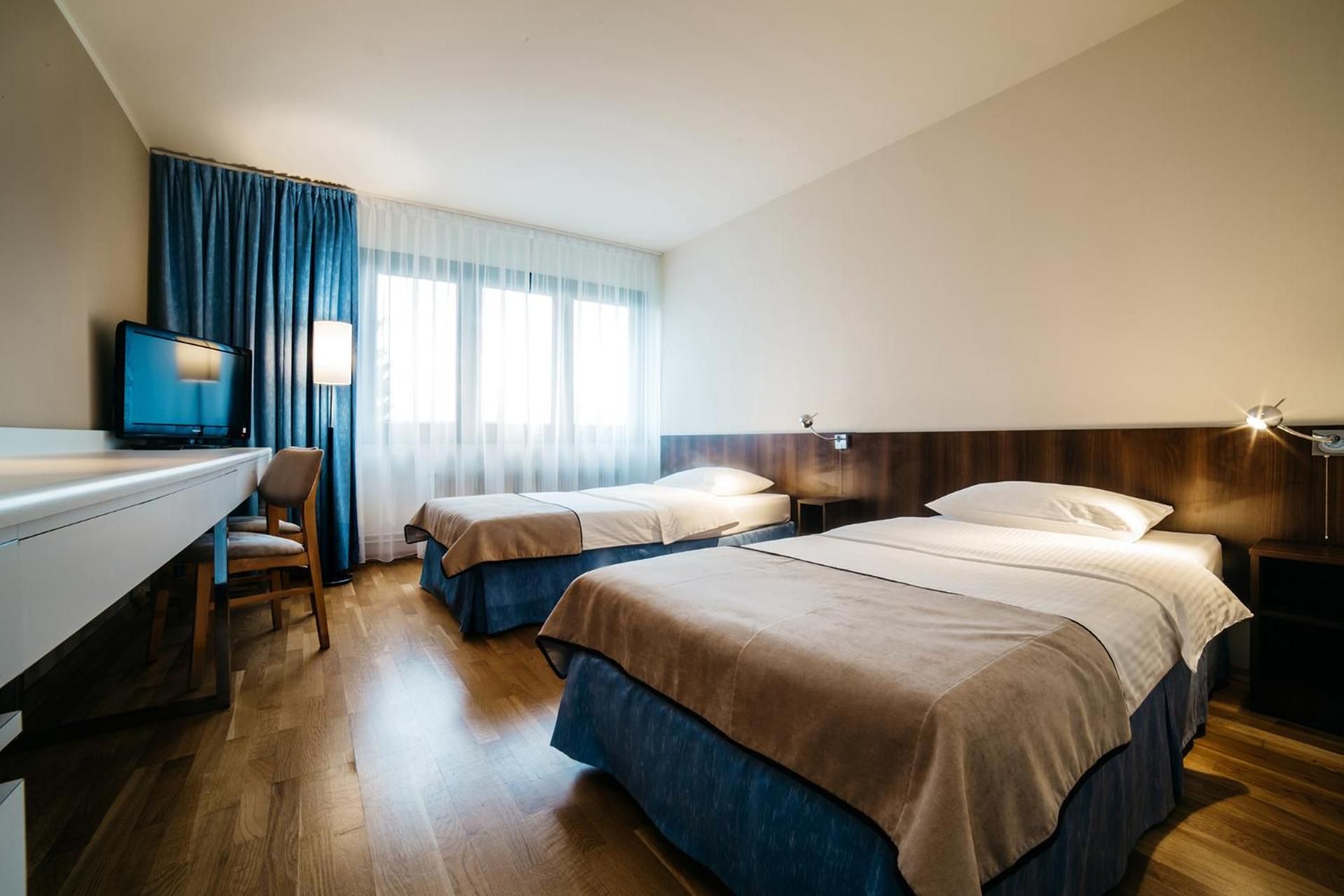 Superior Twin Room with Lake View
