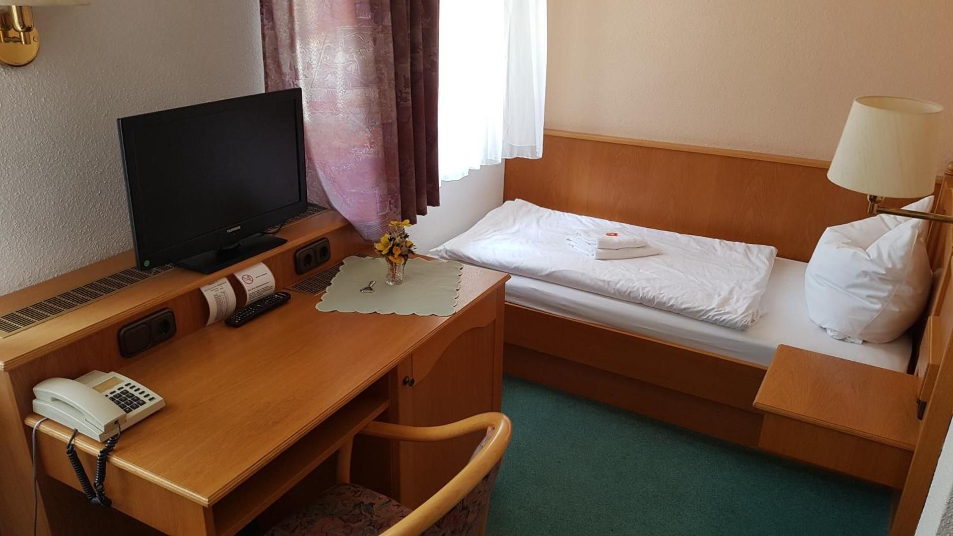Twin Room with Shower