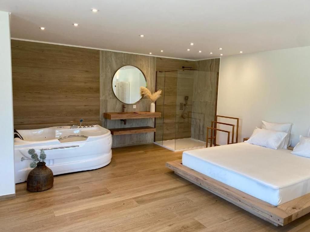 Deluxe Double Room with Bath