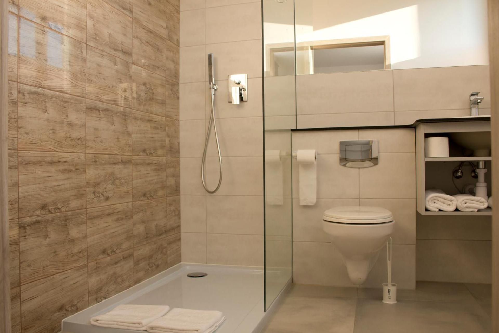 Large Double or Twin Room with Bathroom