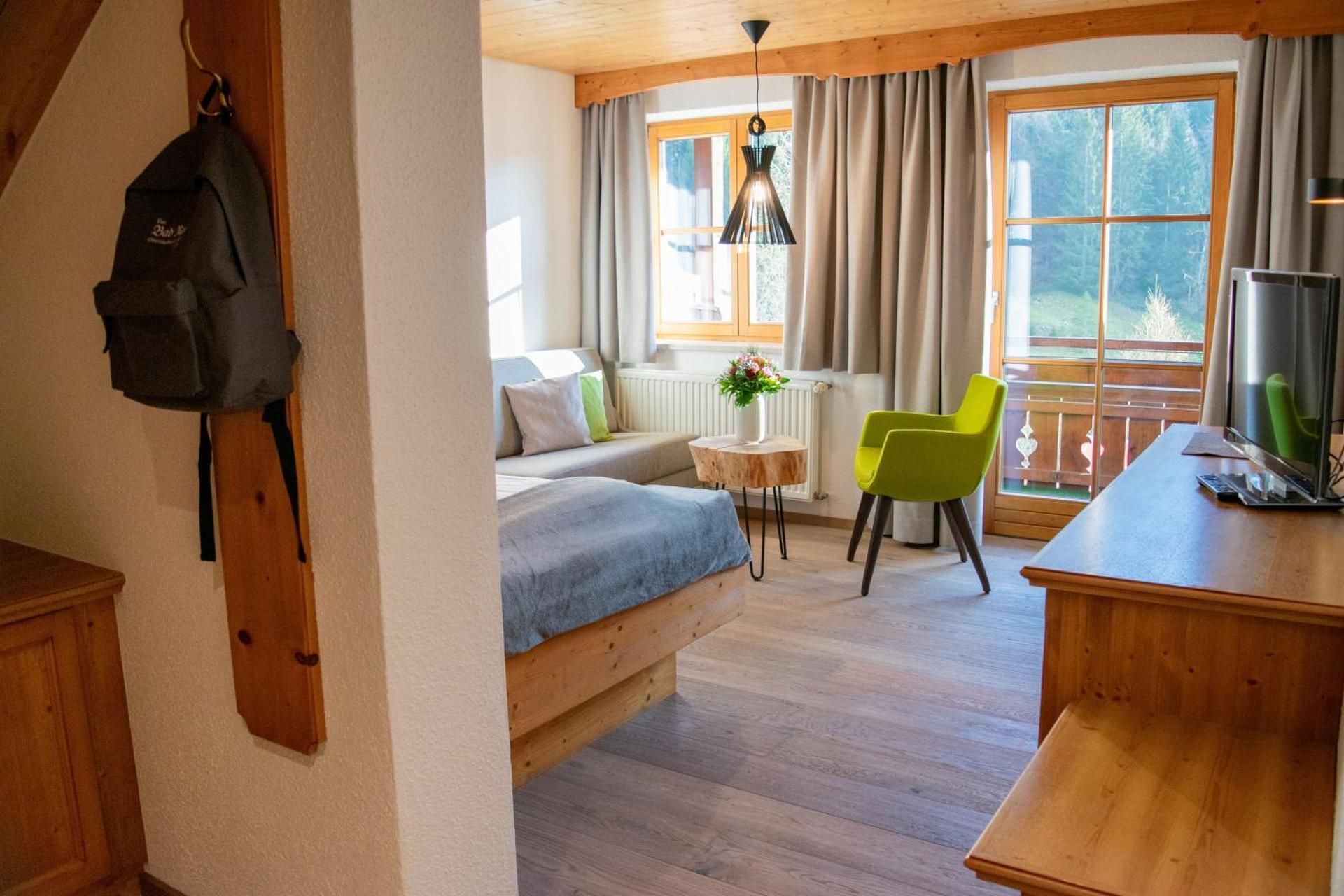 Deluxe Single Room with Balcony and Mountain View