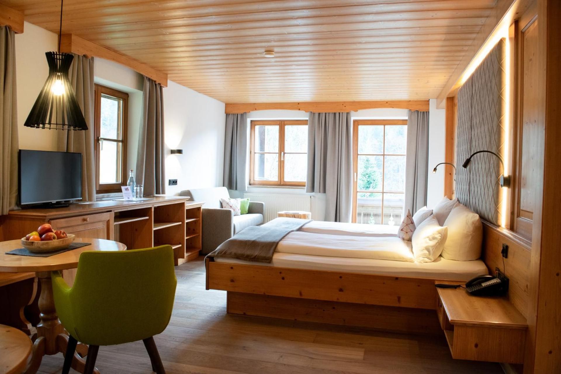 Deluxe Double Room with South Balcony and Mountain View