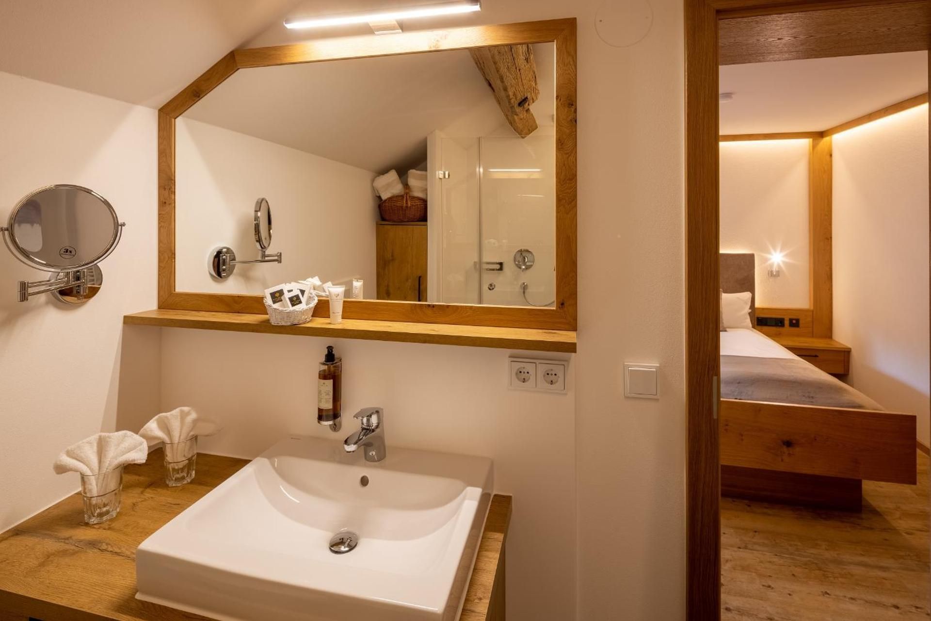 Single Room with Mountain View