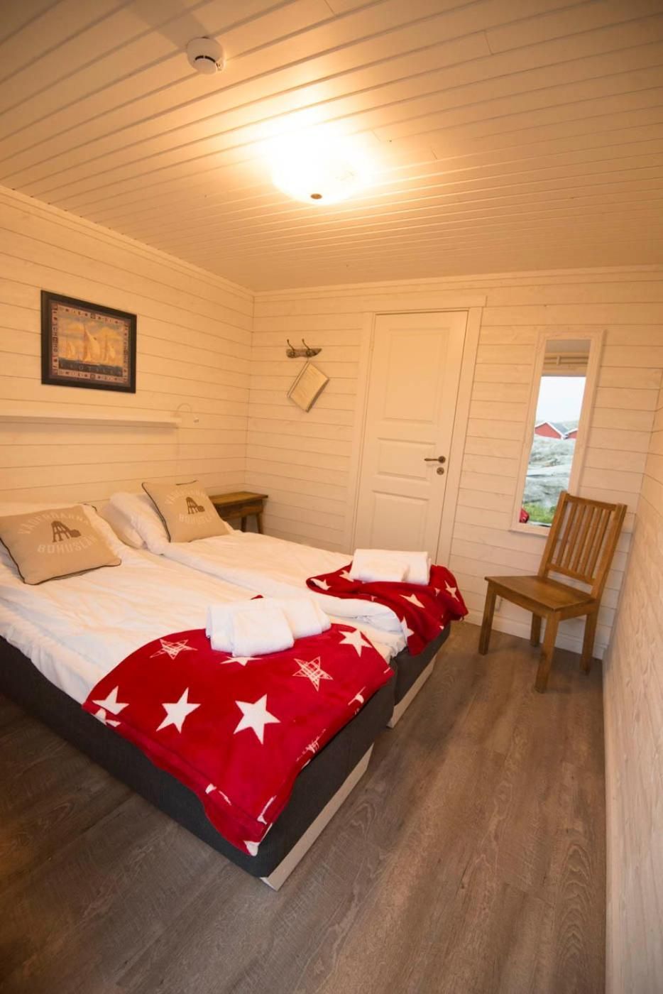 Twin Room with Shower