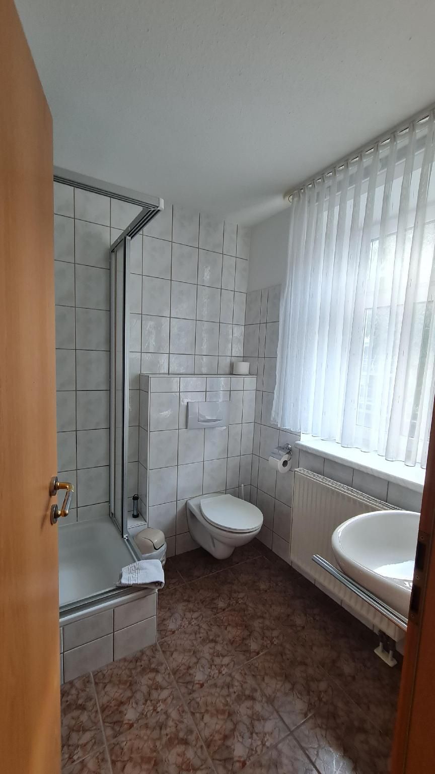 Pension Breitenborn Standard-Zweibettzimmer-Eigenes Badezimmer-Strassenblick 3
