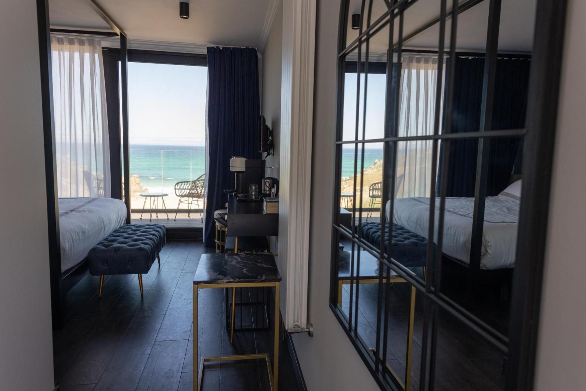 Deluxe Double Room with Balcony and Sea View