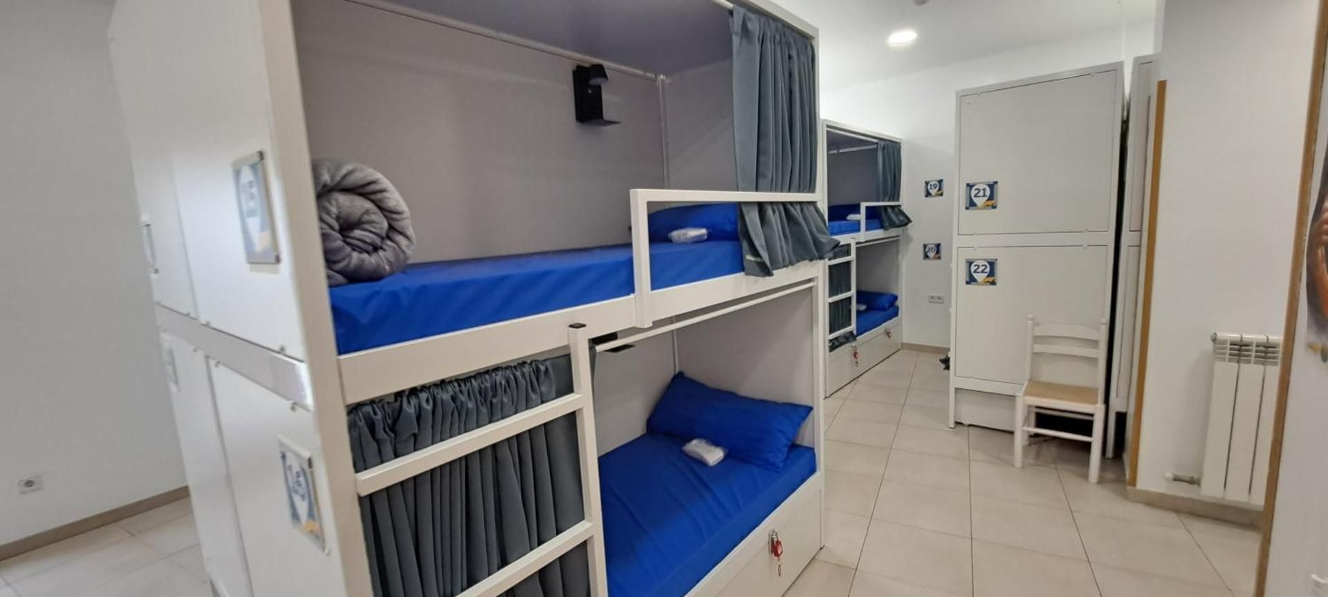 Bunk Bed in Mixed Dormitory Room