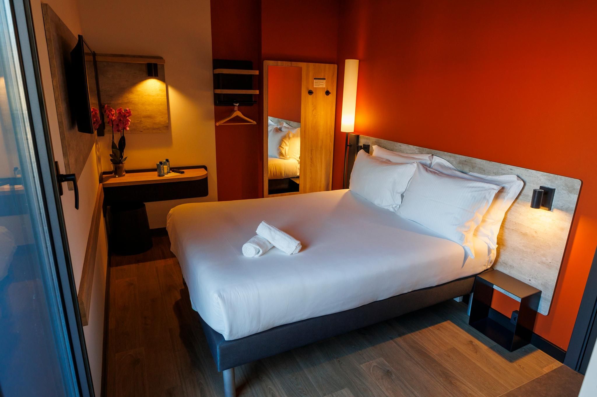 ibis budget Logrono Centro Standard Room with Double Bed 2