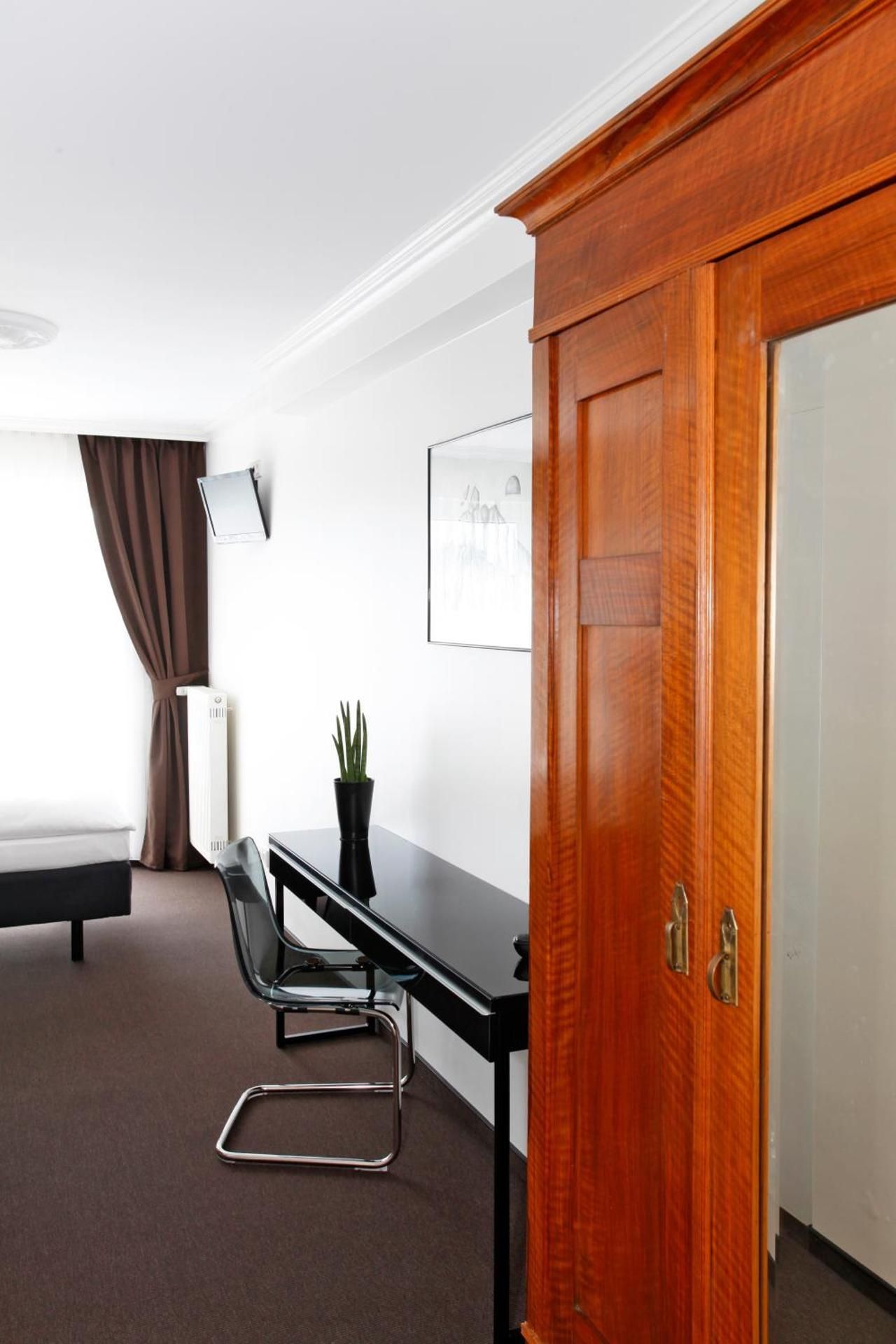 Studio Apartment Single 