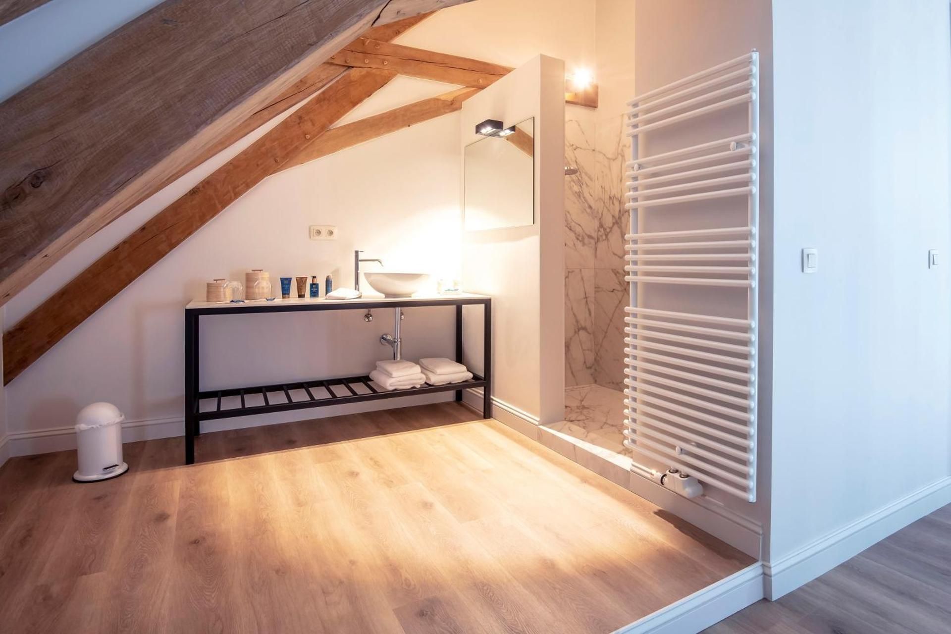 Deluxe Double Room with Shower