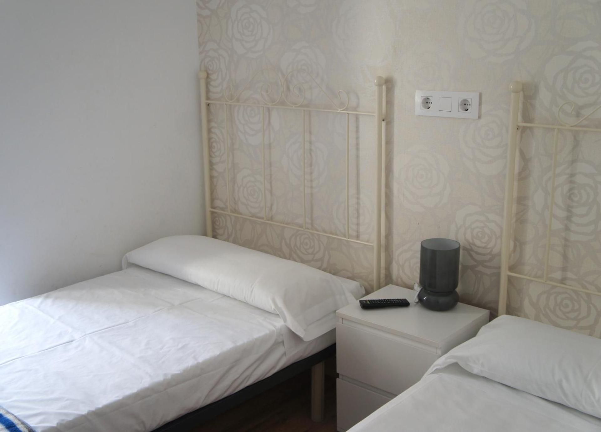 Twin Room 2 beds with private bathroom
