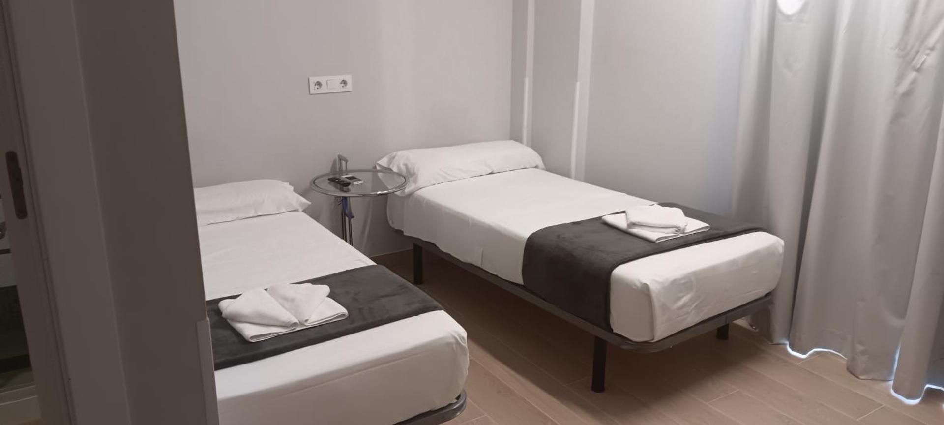 Twin Room 2 beds with private bathroom