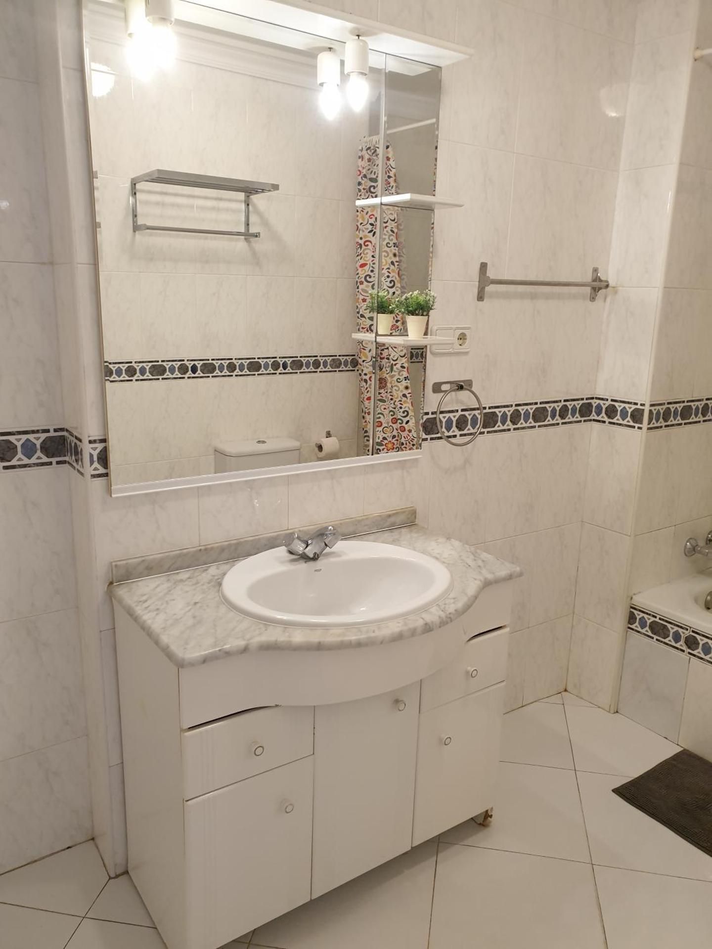  One Bedroom Apartment with Lateral Sea View