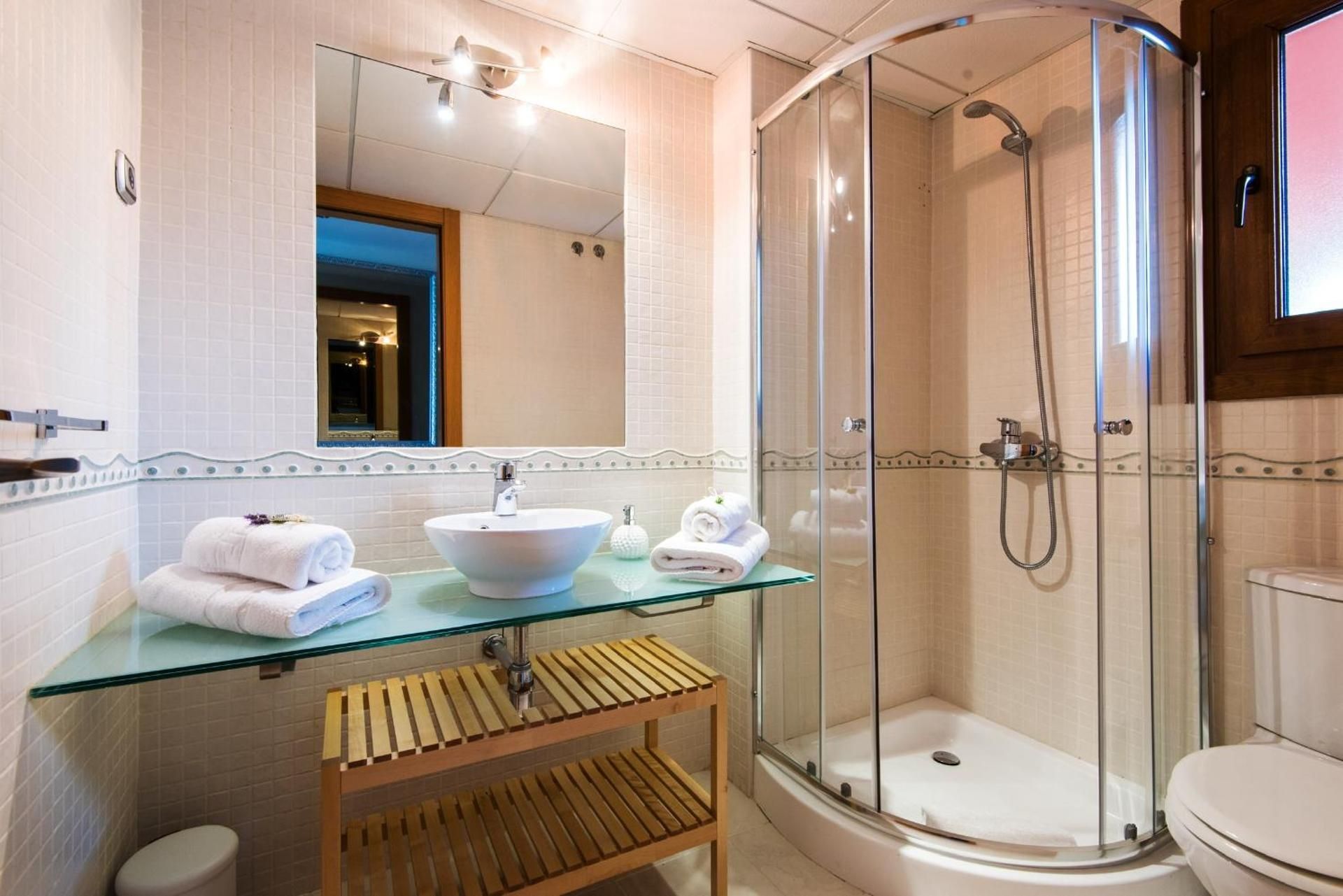 Deluxe One-Bedroom Apartment with Ocean View