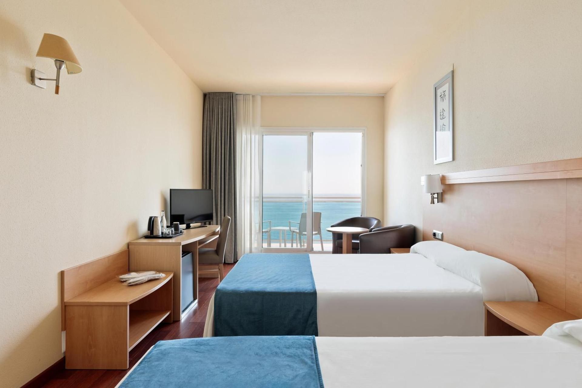 Superior Double or Twin Room with Sea View (2 adults + 2 children)