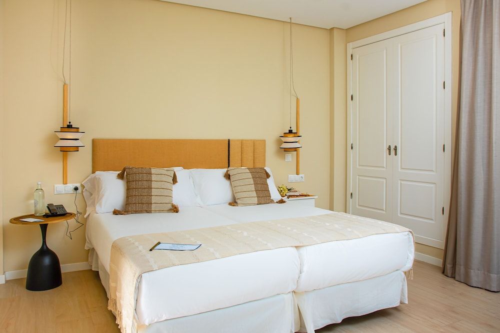 Double Room, 2 Twin Beds, Pool View