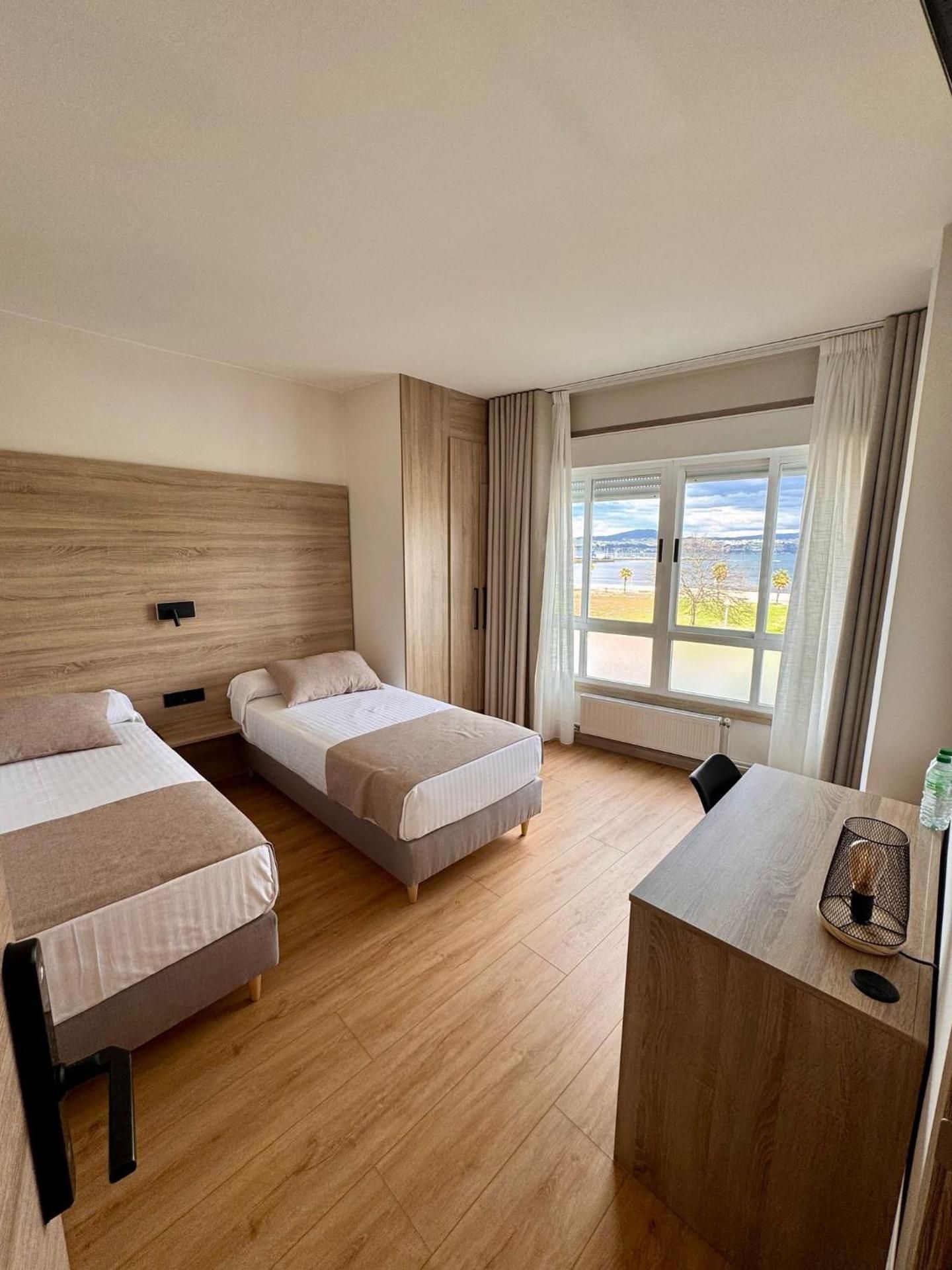 Standard Twin Room with Sea View