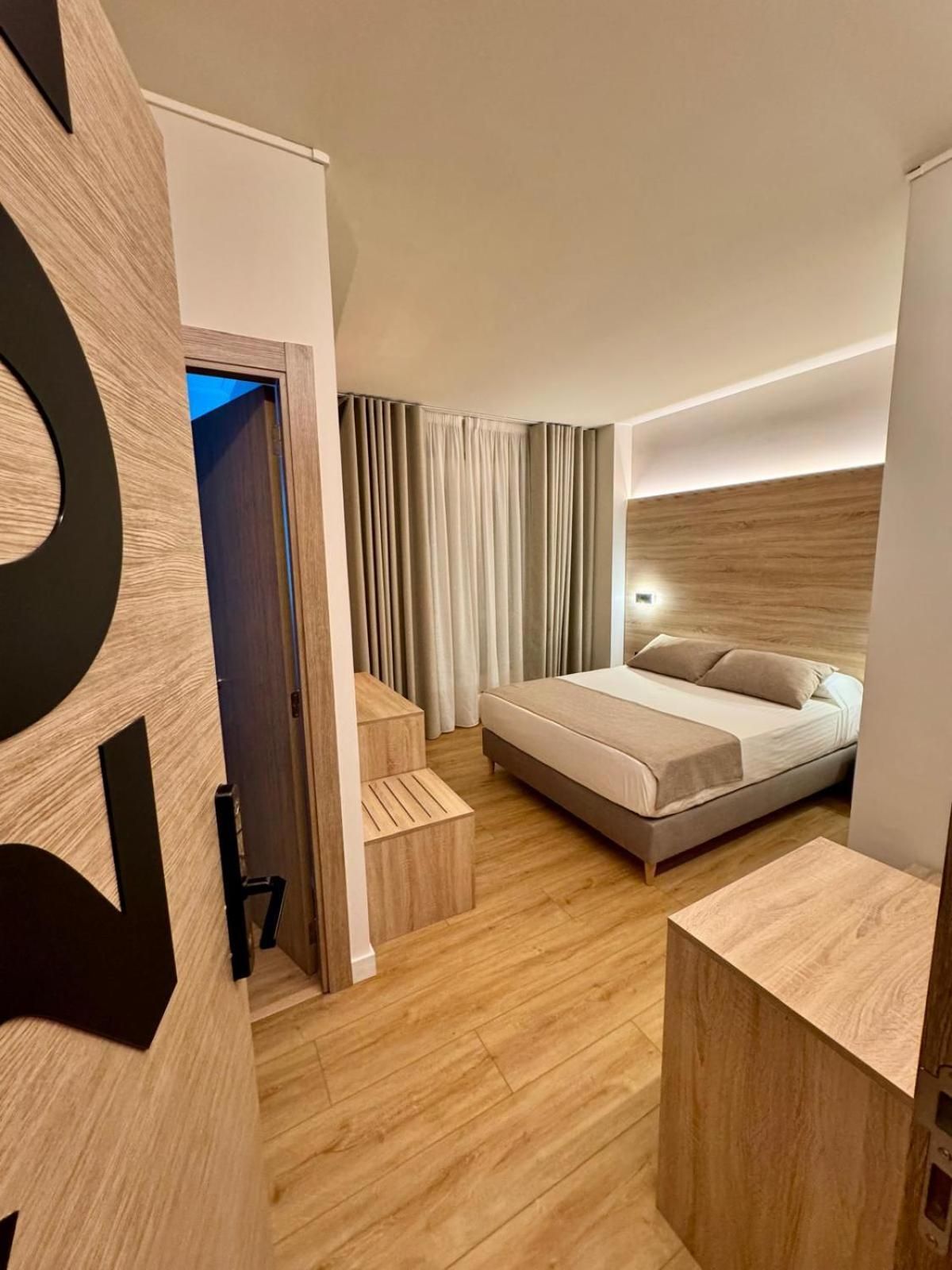 Standard Queen Room
