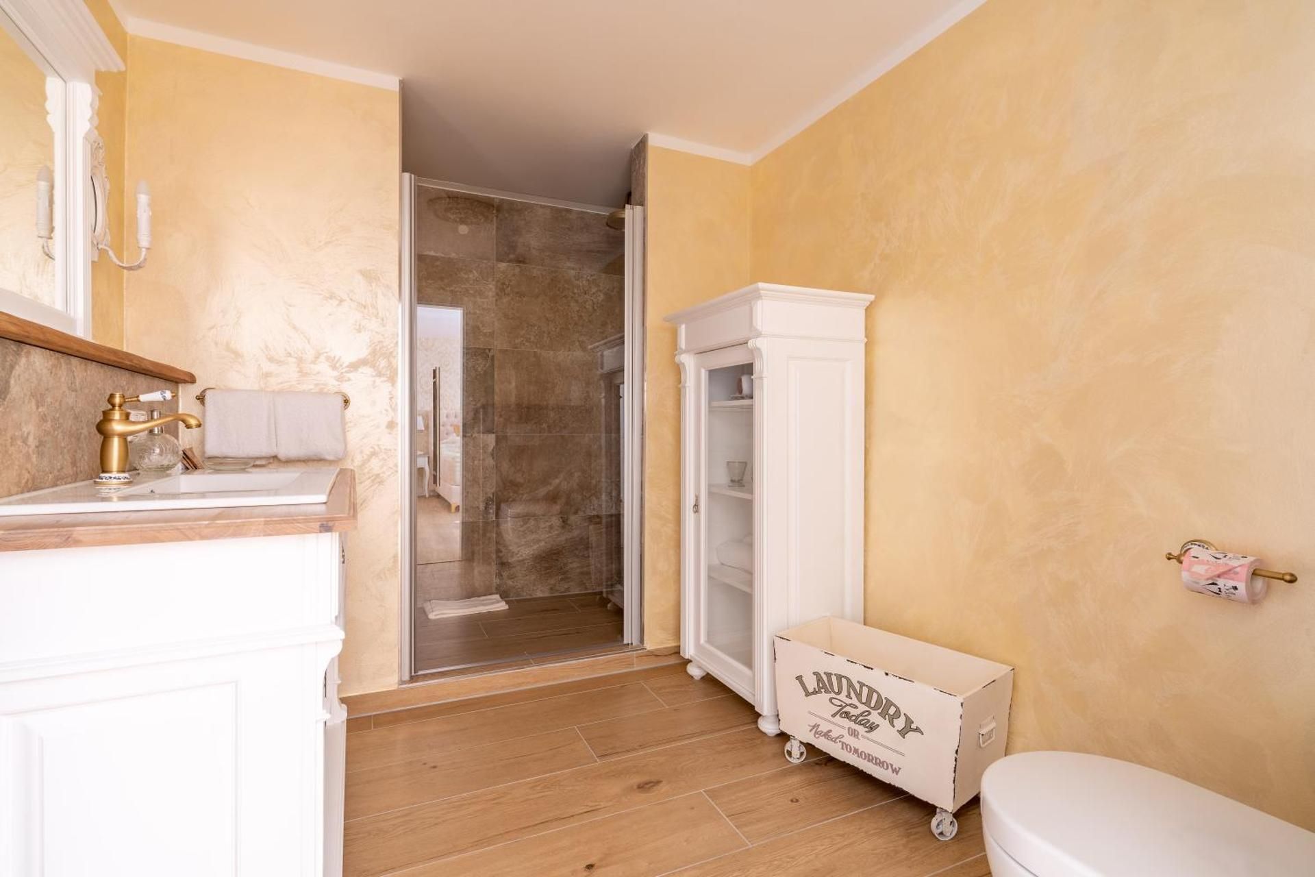 Large Double Room
