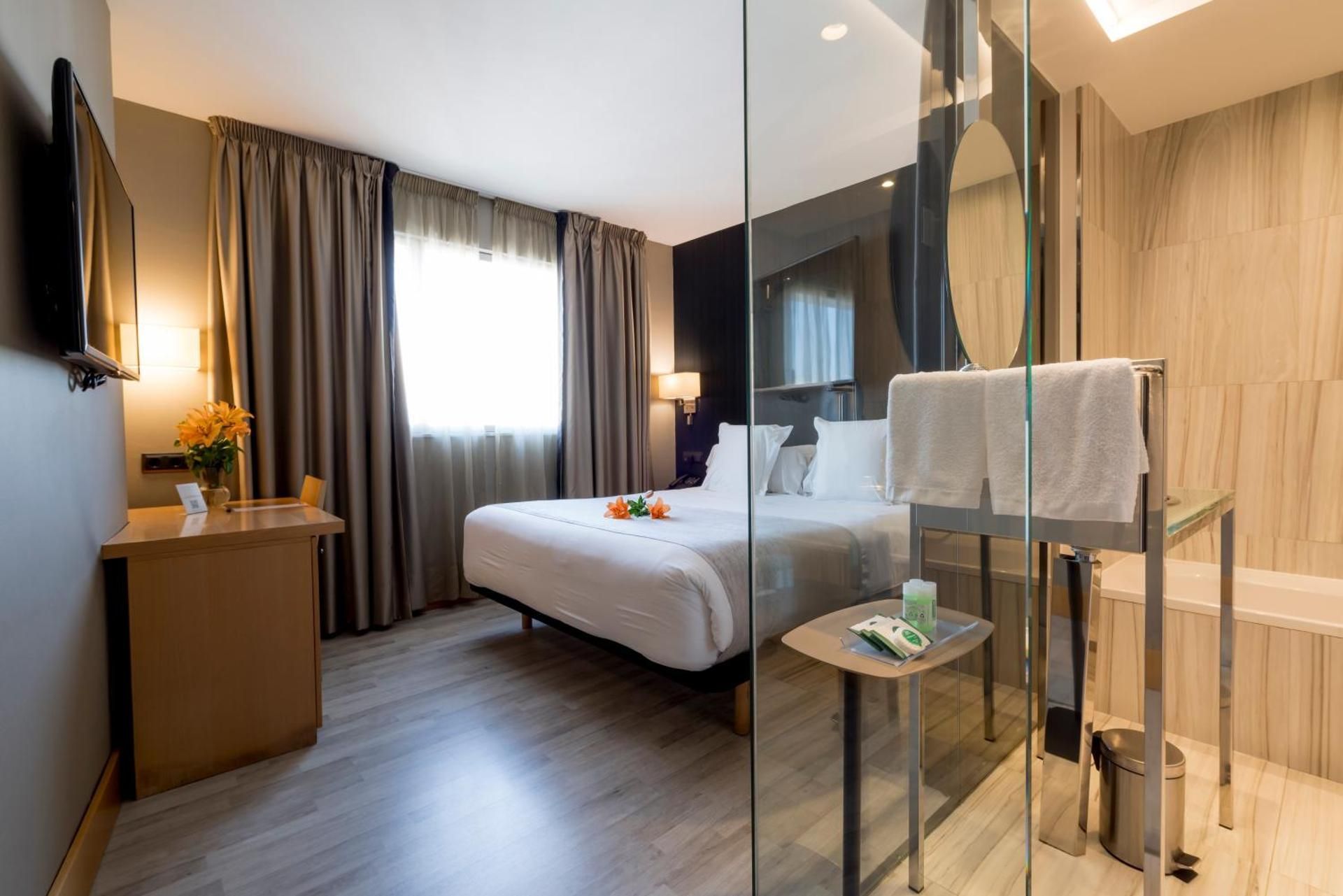 Queen Room with City View