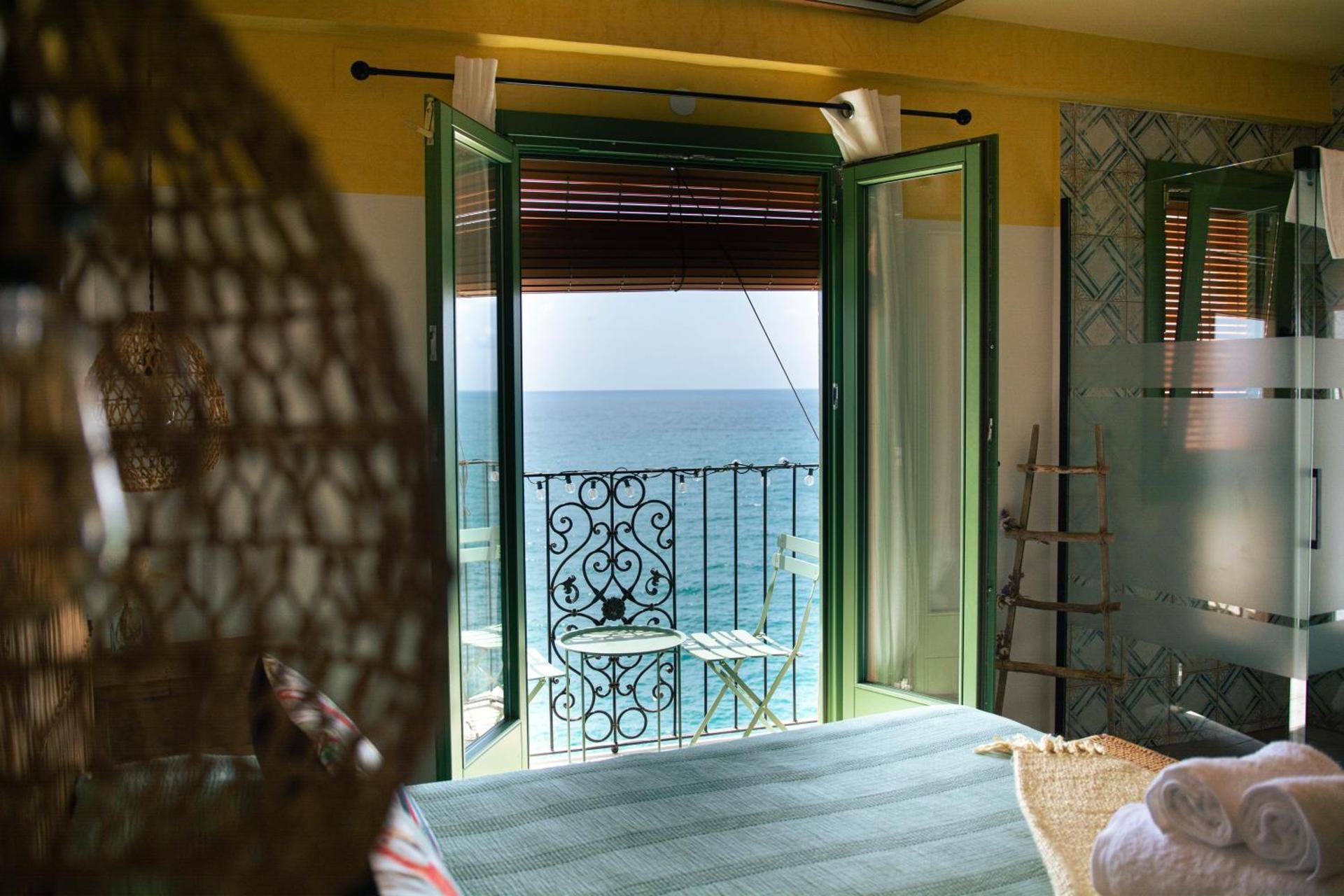 Deluxe Double Room with Balcony and Sea View