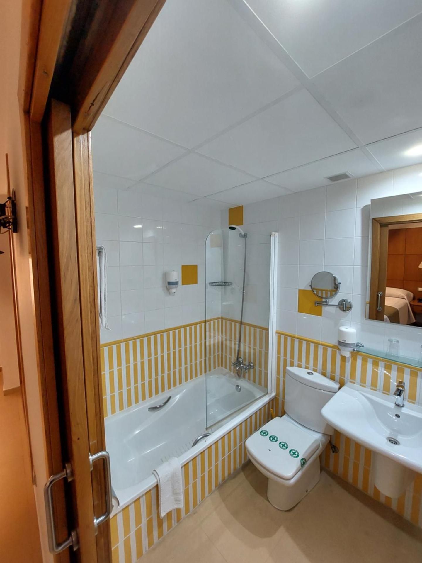 HOTEL TIO PEPE Family Room (2 Adults + 2 Children) 3