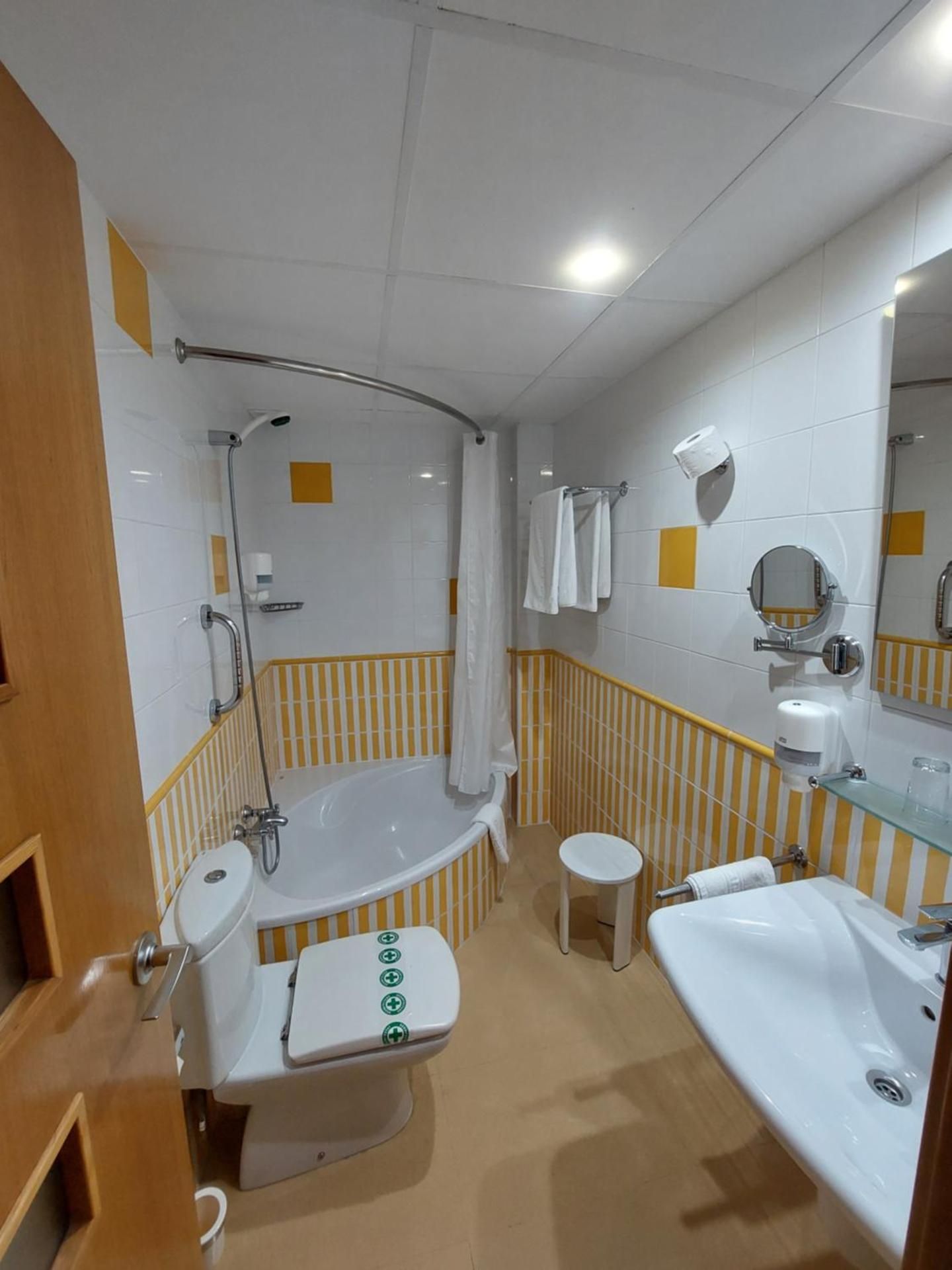 HOTEL TIO PEPE Triple Room (2 Adults + 1 Child)